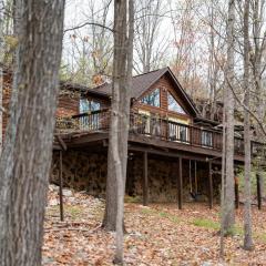 Massanutten Masterpiece! 3BR, 2BA! Walk in Sauna! Close to skiing, golf, and waterpark!