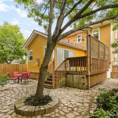 Spacious 8 bed stay - HOT TUB, Patio, fireplace, 3 full bathrooms private home in Moncton