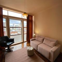 O Imperdível, Grande e Confortável Apto no Coração de Curitiba Com Garagem