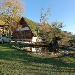 Casa da cachoeira na serra