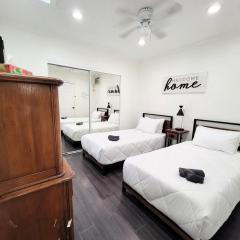 Two bedroom private guesthouse in great location Close to Melrose Hollywood sign and attractions