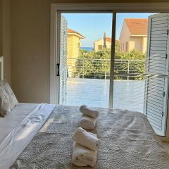 Onyx Beach Villa - Cozy 2BR - Walk to Beach