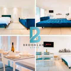 Stay at a Minimalist Studio in Feltham with Parking