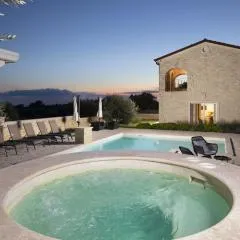 Villa Piccolo Paradiso with Heated Pool, Jacuzzi & Sauna