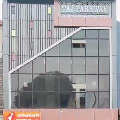 Hotel Taj Parkway