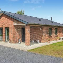 Nice Home In Fårvang With Outdoor Swimming Pool
