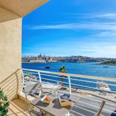 Stunning Seafront Apartment with Panoramic Views