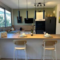 Aux Trompettes Violettes