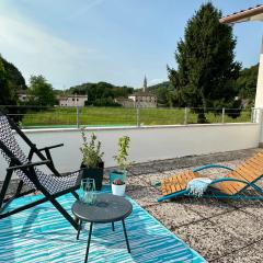 Appartamento Da Deki con ampio terrazzo vista Monte Grappa