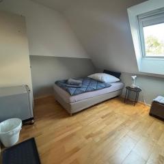 Einzelzimmer-Bad, Kühlschrank-TV-15