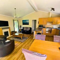 Family Friendly Lodge sleeping 5 with Hot Tub - Devon
