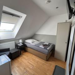 Zimmer-Bad-TV-Kühlschrank-14