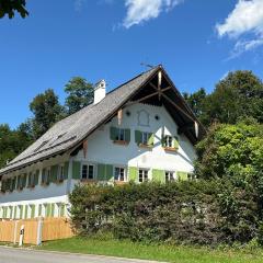 KURFÜRSTLICHES JÄGERHAUS - by "Schloss Gessenberg" - luxurious vacation home with mountain views, suitable for families and friends