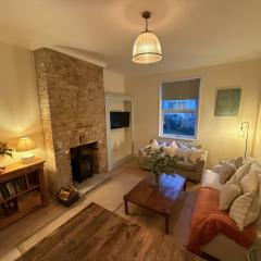 Beautiful Margate Retreat with Log burner, Garden, minutes to beach