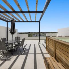 Grand Amodā - Luxury 2BR Apartment with Private Rooftop Pool