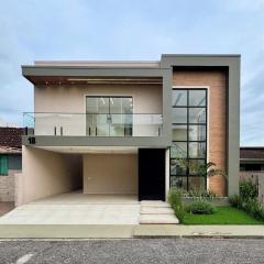 Aluga-se casa com piscina no condomínio villa Calábria para Cop 30 com 2 suítes climatizadas