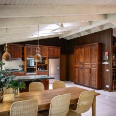 Ecco Red Hill Retreat - Luxe Rural Escape with Tennis Court
