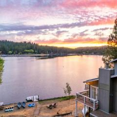 Lakefront Villa with 180 degree view private dock and boats