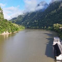 Ou river house resort