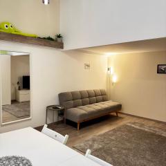 The Velvet Residence with FREE PARKING