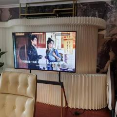 Panoramic views of the Bund and the Yangtze River, adjacent to the Oriental Pearl Tower, a top-tier luxury residence in Shanghai