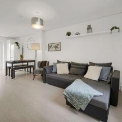 3Bedroom Home Near Cardiff Central with Garden