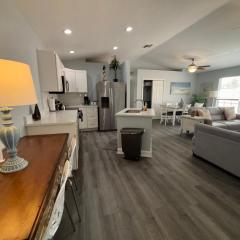Redfish - Updated & Roomy 1.5 Mi to Beach Full Kitchen W&D