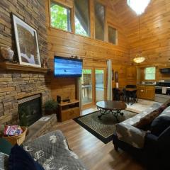 Close to Dollywood, hot tub, private, pet friendly