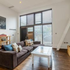 Quirky loft style apartment, 3DBR, Battersea
