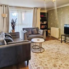 2 Bedroom Apartment with FREE Parking - Westbourne Park