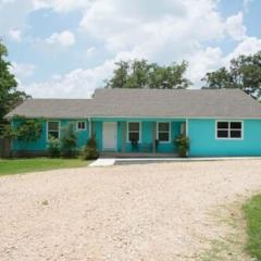 2 Large Bedrooms Open Living Peaceful