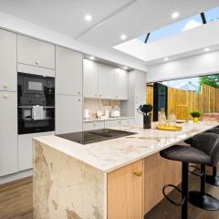 Exceptional 4 Bedroom House - Garden - High Speed Internet - Parking 154R