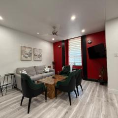 5BR Plateau Apt - 5 Rooms! 10 Guests!