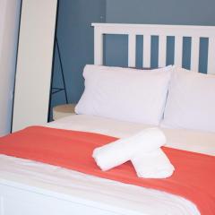 3-Bedroom House Close to City Centre and M5 with Garden and Parking