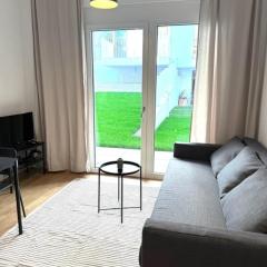 Central, Brand New Apartment with Big Garden