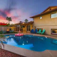 5 min to Old Town l Heated Pool l Spa l Game Room l Putting Green