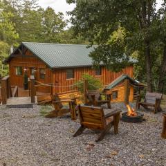 Mountain Bliss with Hot Tub and Billiards with Outdoor Bar Grill