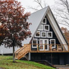 Cozy A-Frame Getaway Minutes from Nelson Ledges