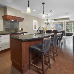 Star Suite -Luxurious condo with 3 fireplaces, and open Pool!