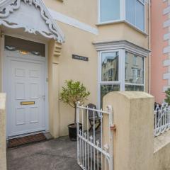 6 Bed in Tenby FB220