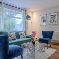Anjore House - Modern Home walking to City Centre with Parking