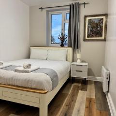 Near Birmingham - Stylish Retreat - Free parking