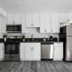 Enjoy Stylish 3BR Apt Sleeps 6 with Free Parking