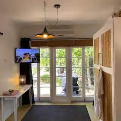 Studio Spring Hill Holiday Units Pet friendly