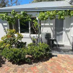 Unit 2 Spring Hill Holiday Units - Pet friendly