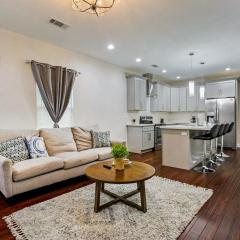 Luxury 2-Bedroom Oasis with Open Living Space & Designer Touches