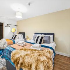 Stoke Manor Luxury 6 BR By AltoLuxoExperience Short Lets & Serviced Accommodation With Free Wifi & Parking