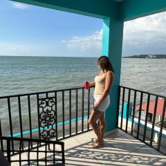 Beachfront balcony 2nd floor retreat Sleeps 6