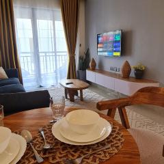 Cozy Top-Floor Apartment with Balcony & City Views near United Nations
