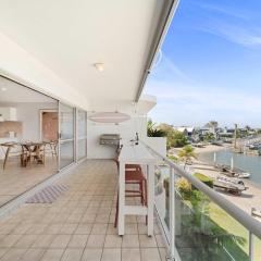 Serenity Waters Riverfront Retreat - Walk to Mooloolaba